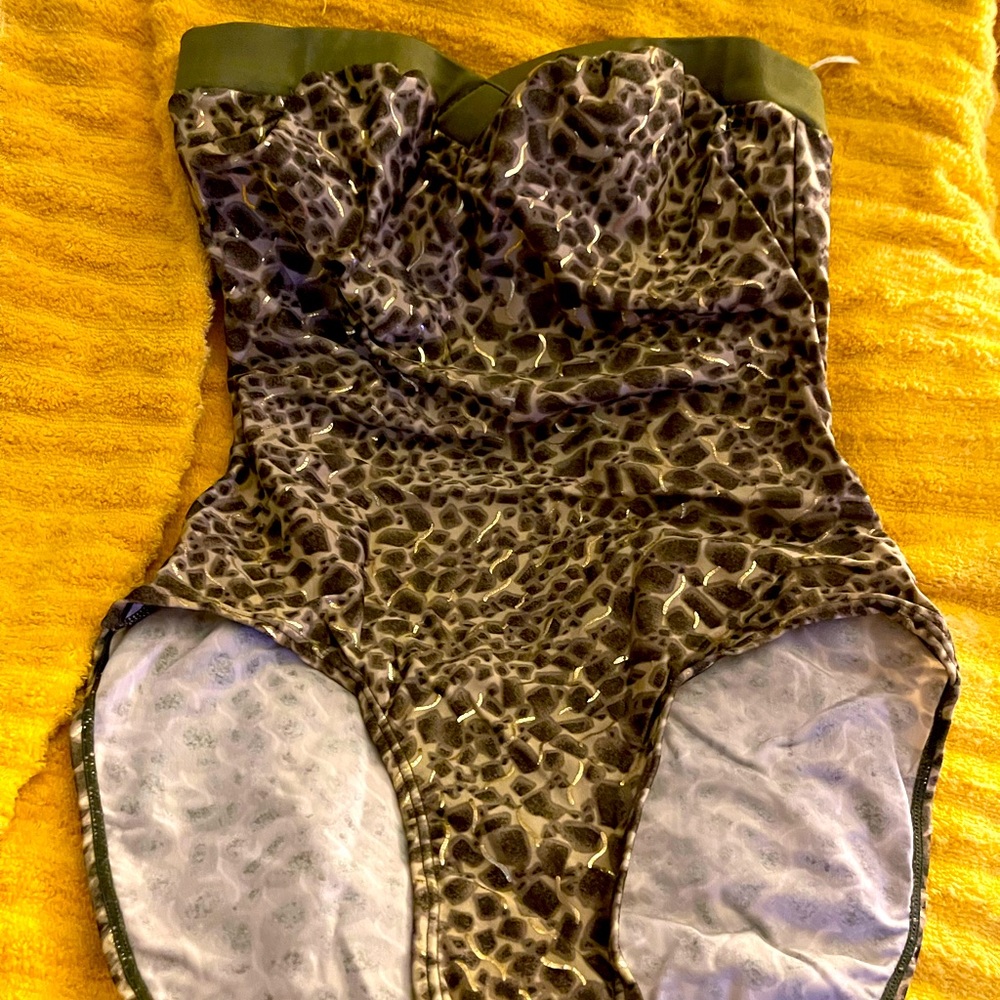 NWOT Pierre Cardin leopard print swimsuit size 12